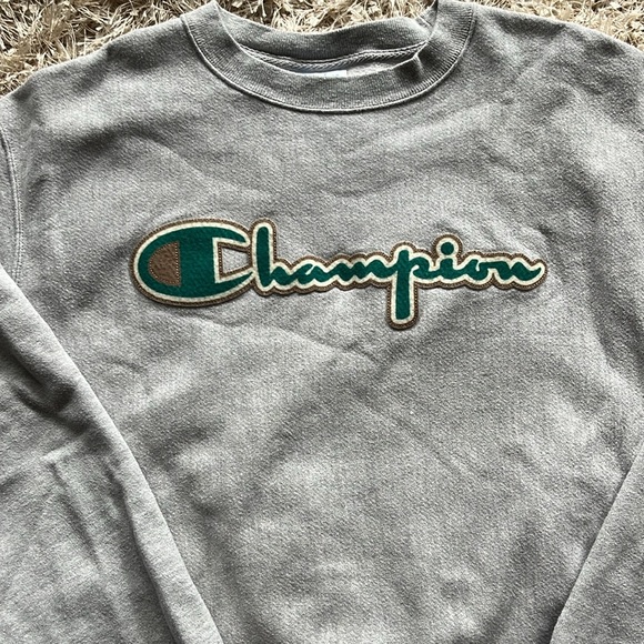 Champion Crewneck - Picture 2 of 4